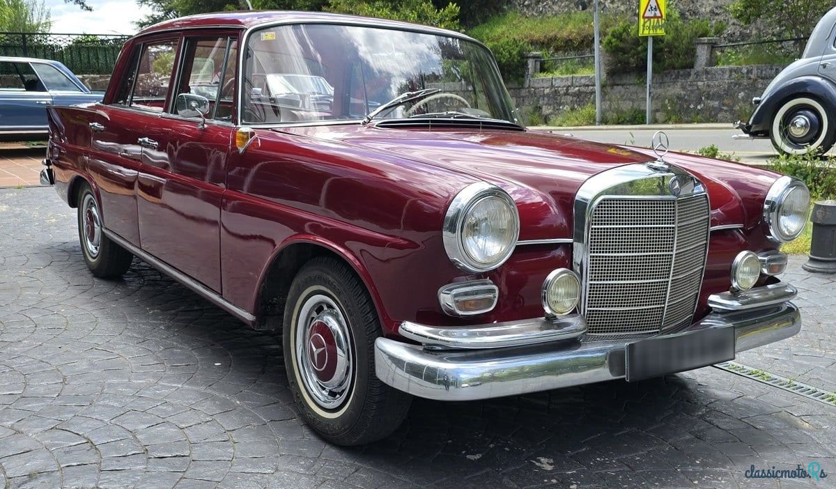 1968' Mercedes-Benz 200 photo #2