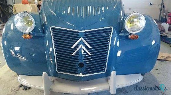1961' Citroen 2CV photo #2