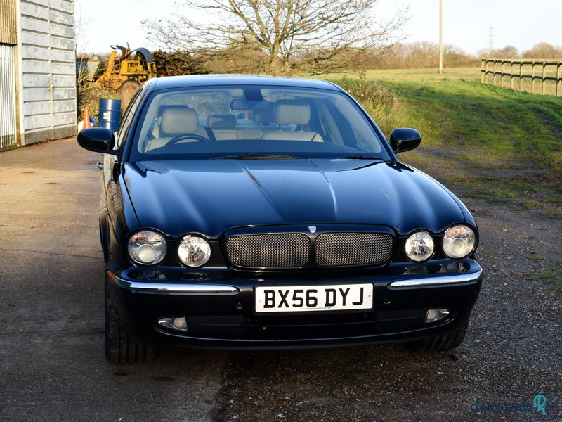 2006' Jaguar XJR photo #2