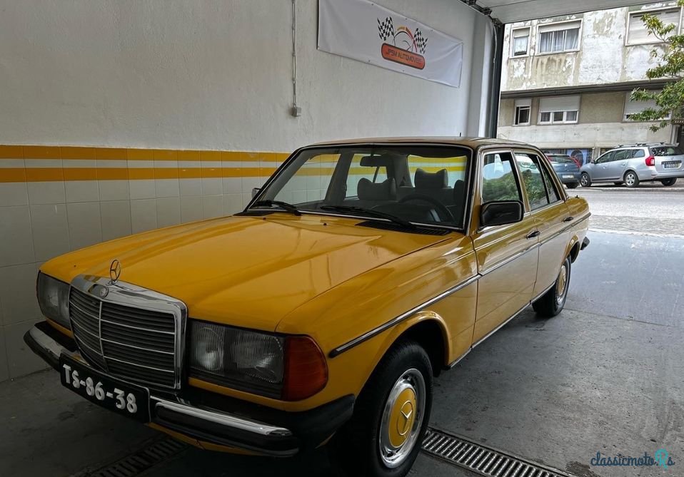 1978' Mercedes-Benz 200 photo #1