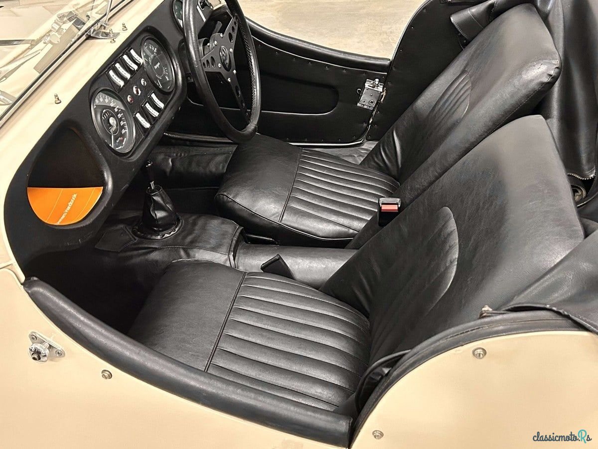 1983' Morgan Plus-8 photo #6