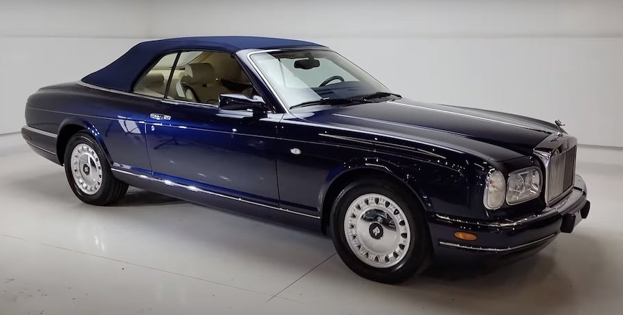 Watch Rolls-Royce Corniche Get Deep Cleaning With Dry Ice