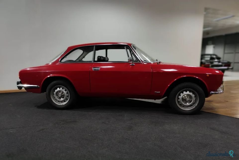 1982' Alfa Romeo Gt photo #2