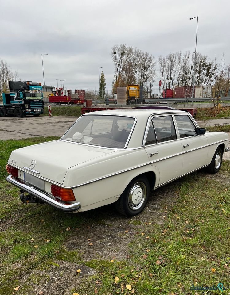 1974' Mercedes-Benz W123 photo #4