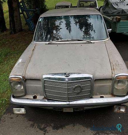 1972' Mercedes-Benz 220D/8 photo #4