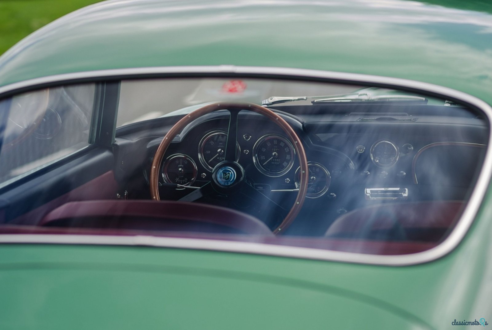 1960' Aston Martin DB4 photo #6