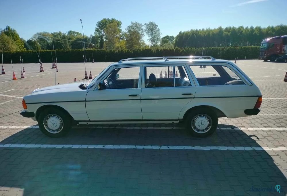 1977' Mercedes-Benz W123 photo #6