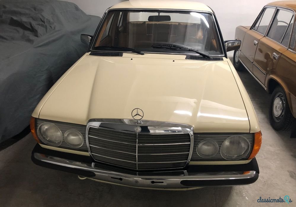 1977' Mercedes-Benz W123 photo #1