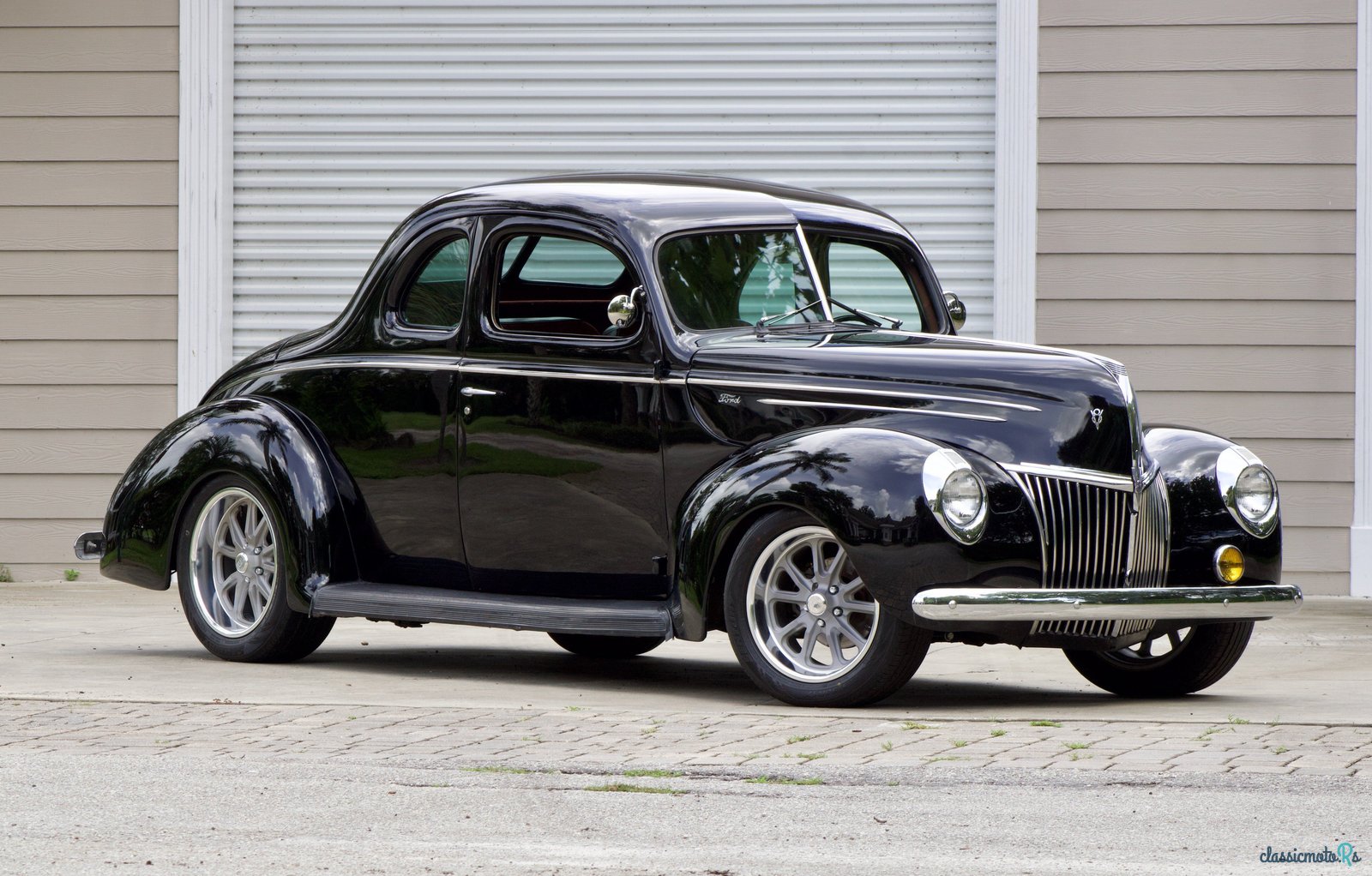 1940' Ford Deluxe photo #4