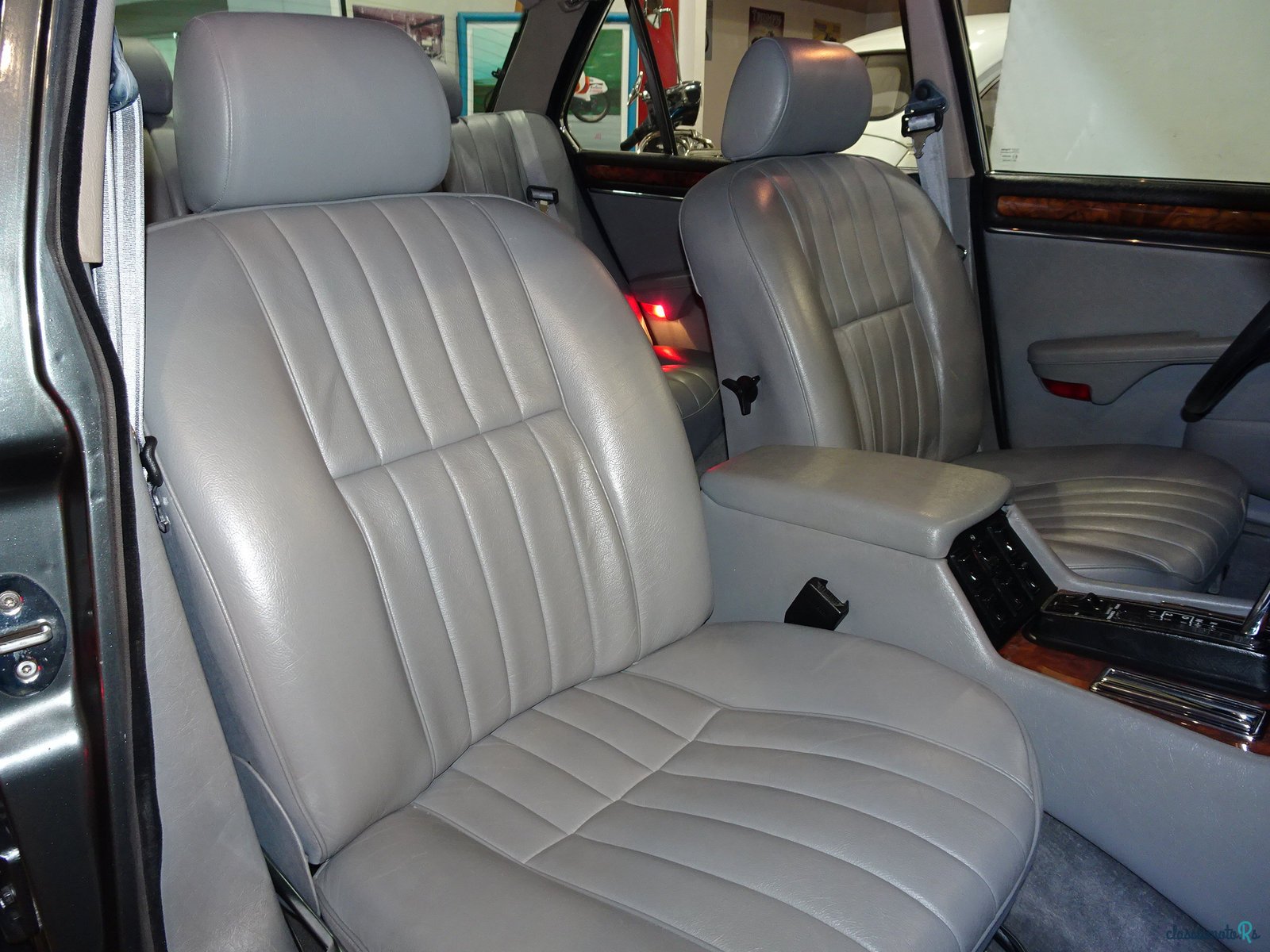 1991' Jaguar XJ12 5,3 SALOON SERIES III photo #5