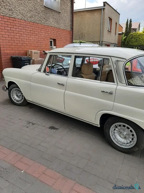 1967' Mercedes-Benz W110 photo #6