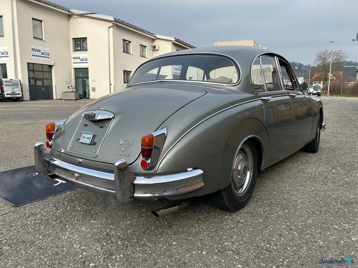 1967' Daimler 250 V8 photo #5