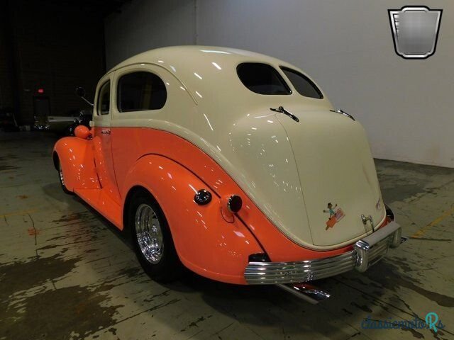 1937' Plymouth photo #2