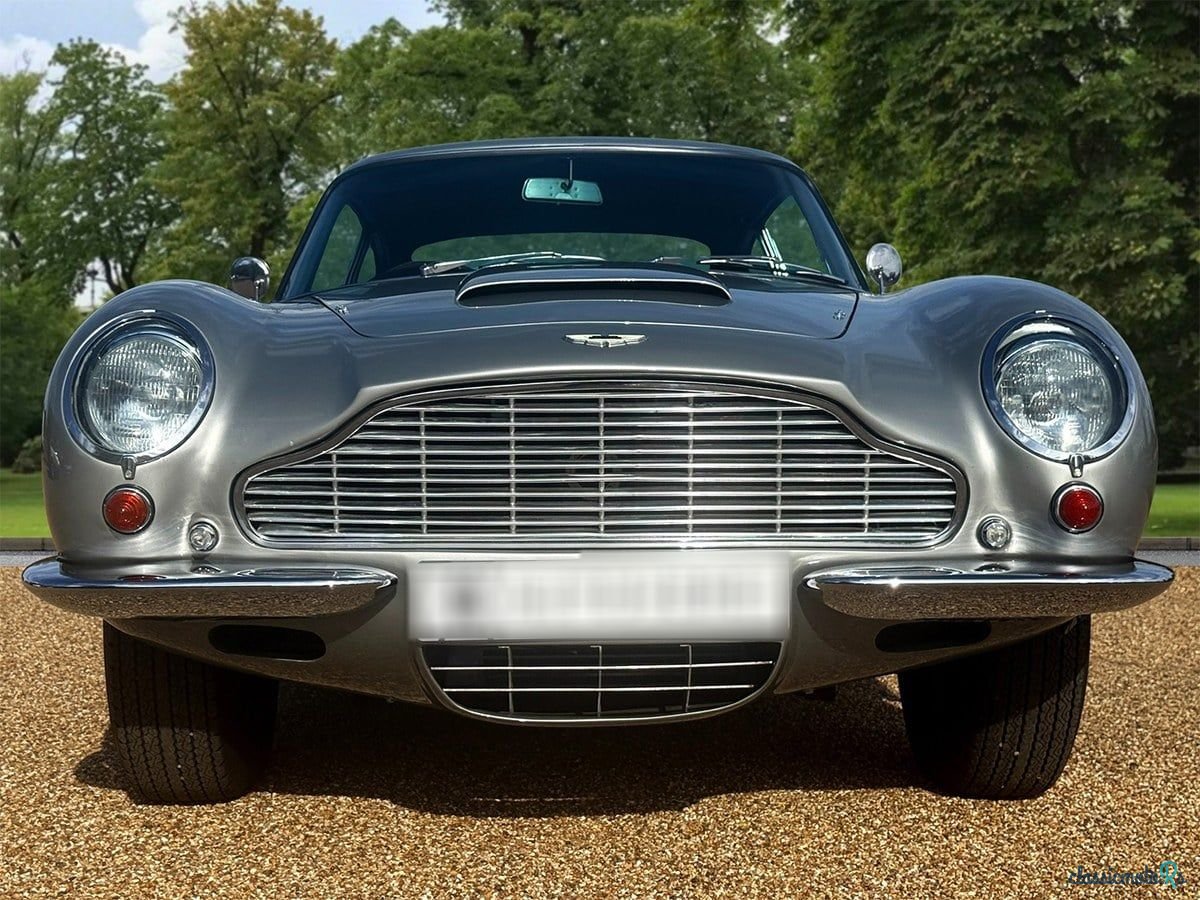 1967' Aston Martin DB6 photo #2