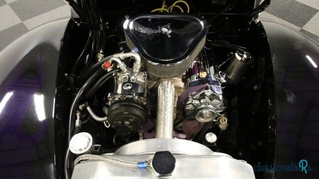1940' Ford Deluxe photo #2