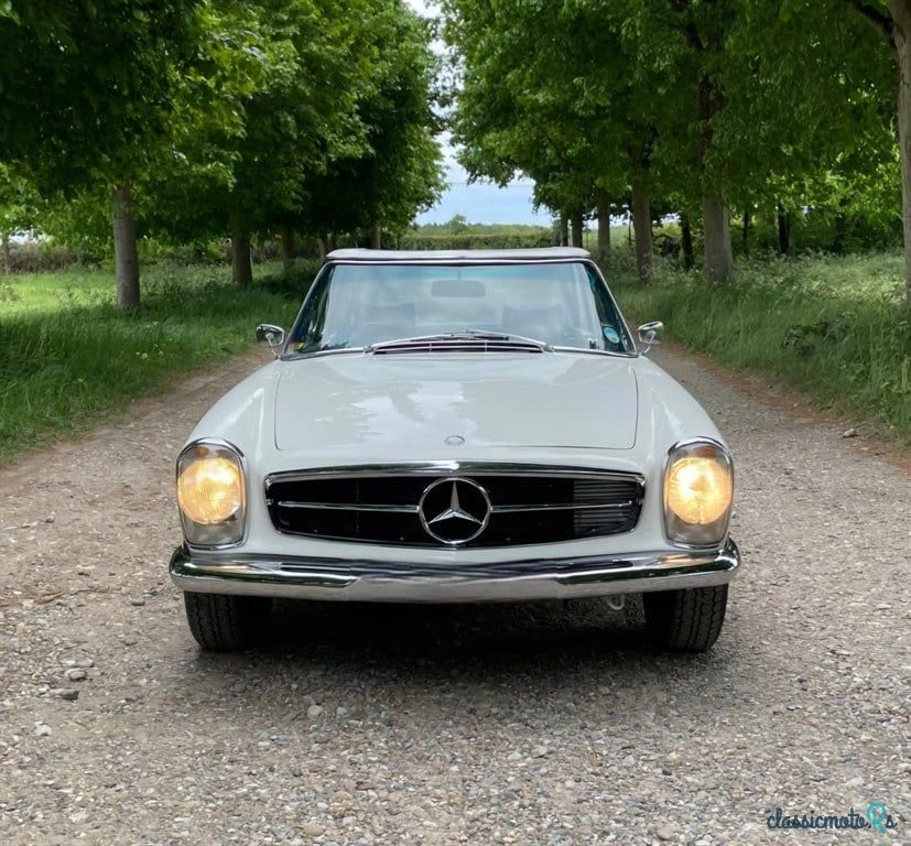 1965' Mercedes-Benz 230 photo #2