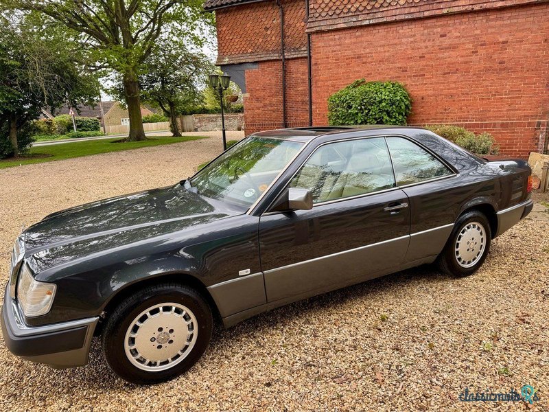 1989' Mercedes-Benz 230 photo #6