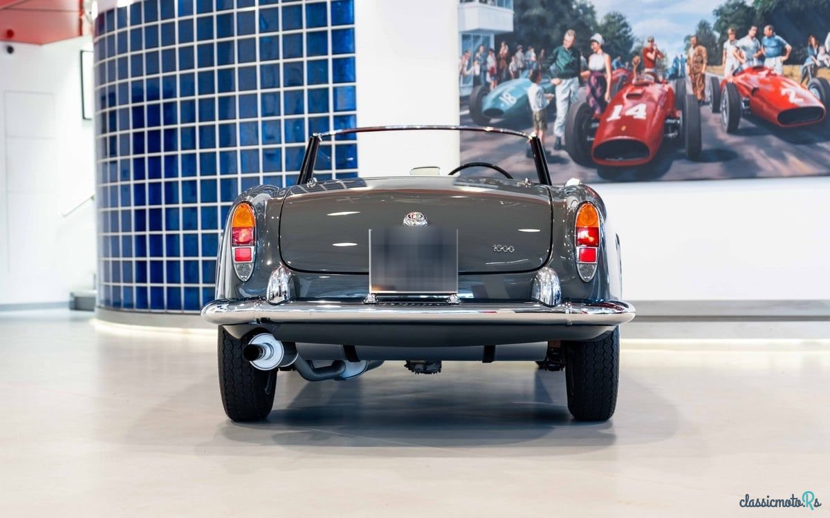 1963' Alfa Romeo Spider photo #5