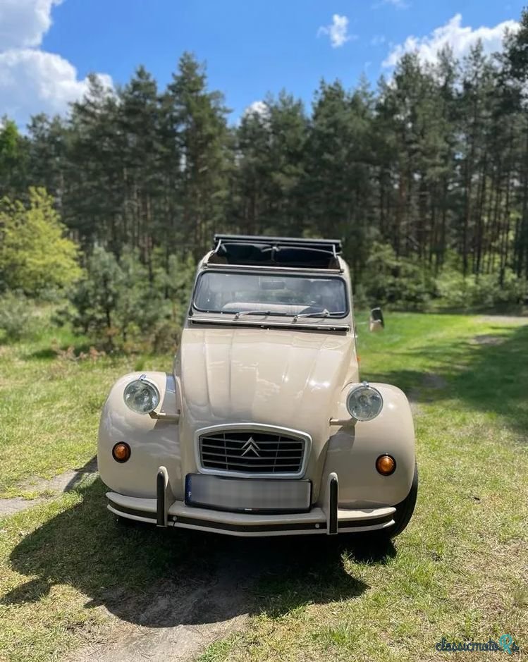 1976' Citroen 2CV 6 Club photo #3