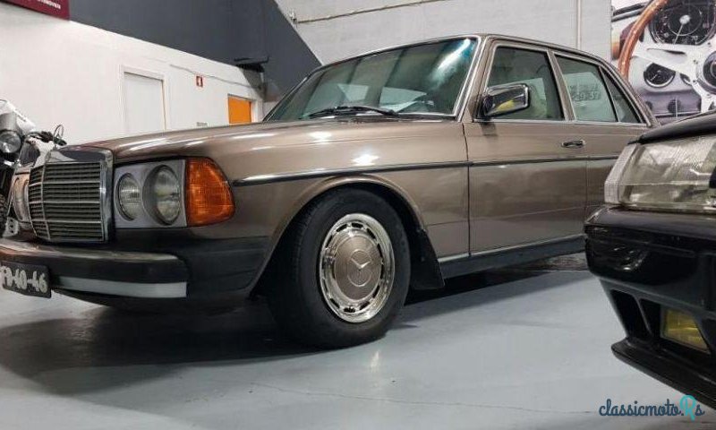 1976' Mercedes-Benz 240 photo #1