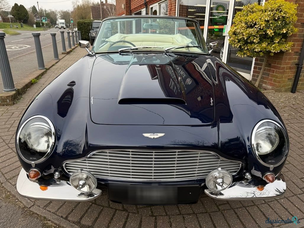 1967' Aston Martin DB6 photo #3