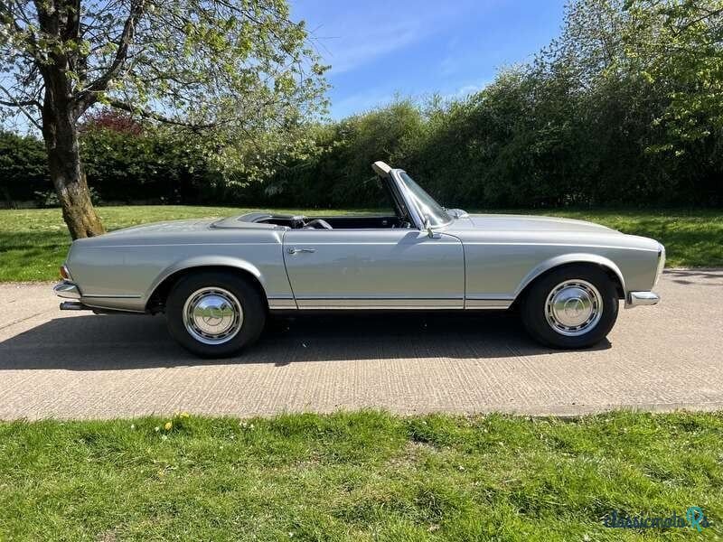 1967' Mercedes-Benz 230 photo #5