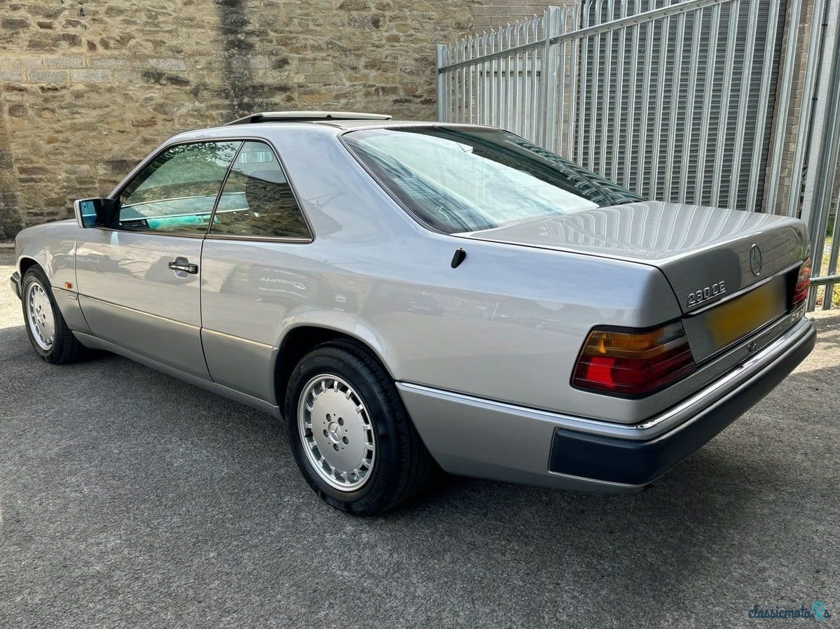 1990' Mercedes-Benz 230 photo #5