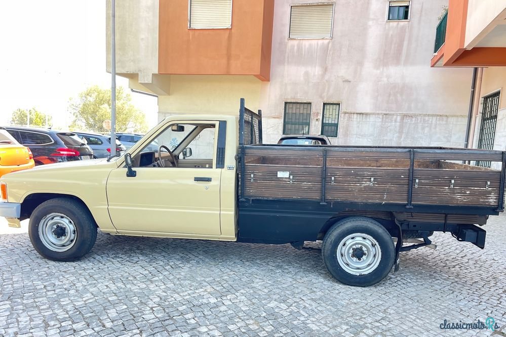 1988' Toyota Hilux photo #5