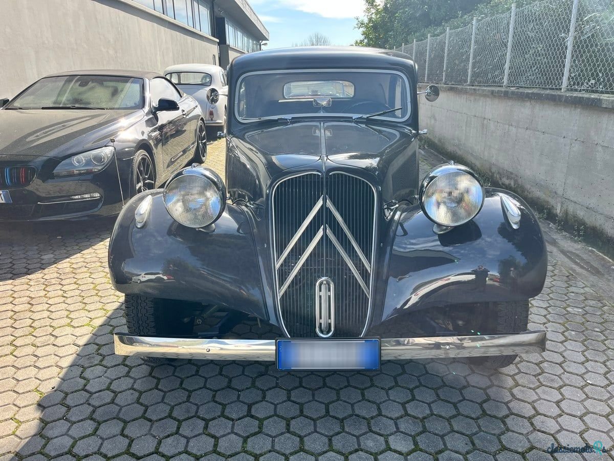 1955' Citroen Traction Avant photo #2