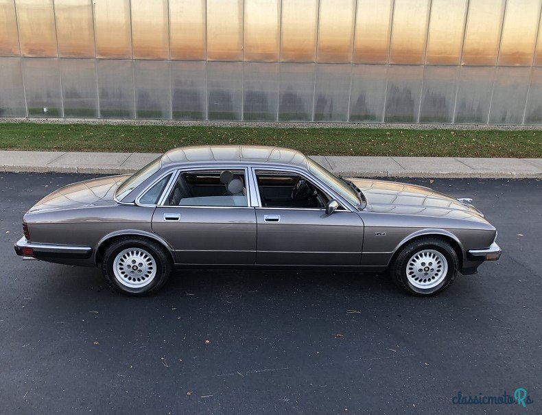1990' Jaguar XJ photo #2