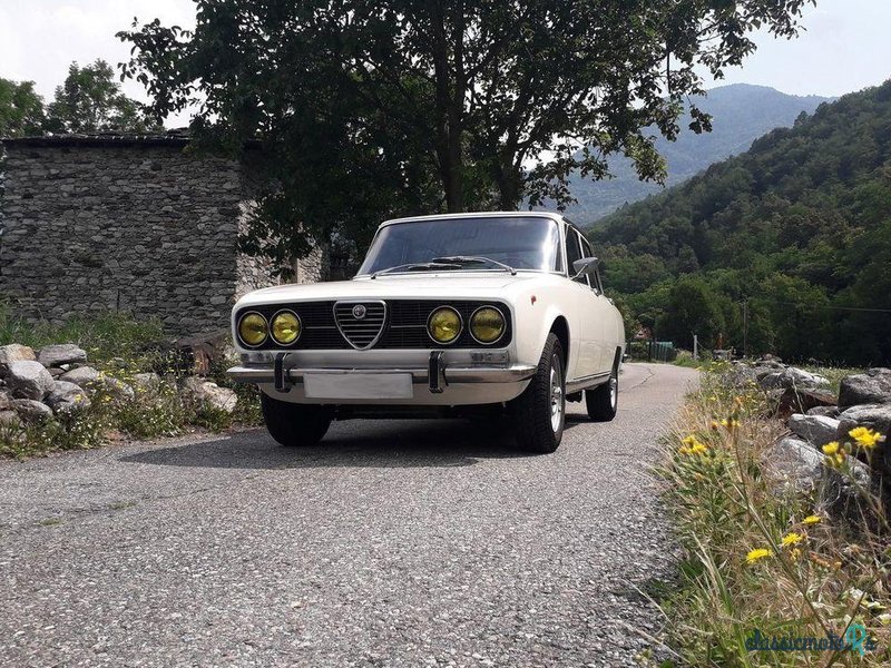 1973' Alfa Romeo 2000 photo #2
