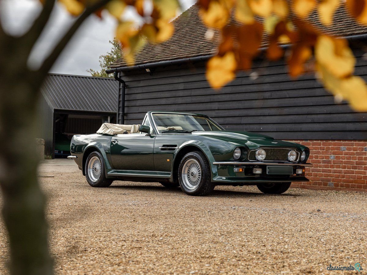 1989' Aston Martin V8 Vantage photo #1