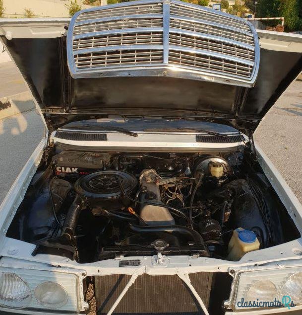 1976' Mercedes-Benz 123 240 photo #2