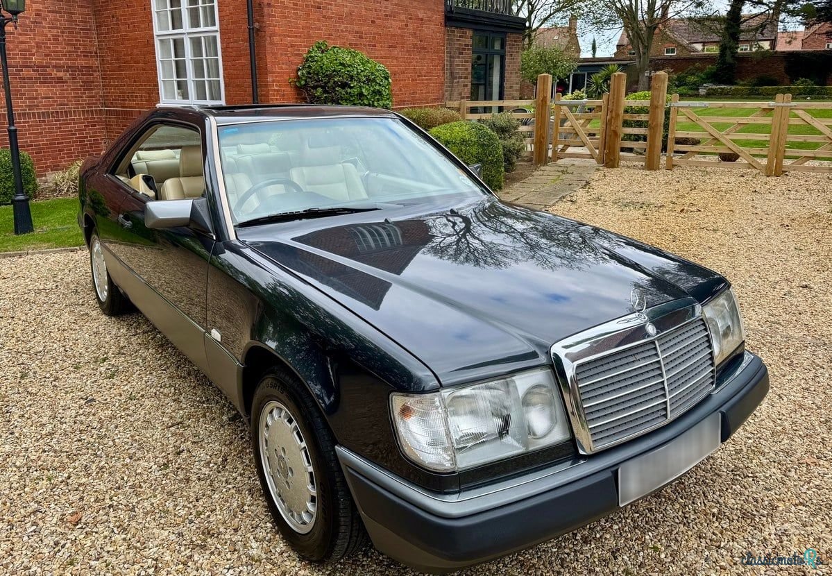 1989' Mercedes-Benz 230 photo #2