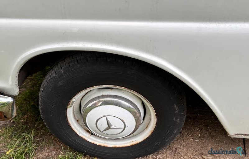 1967' Mercedes-Benz 200D photo #4
