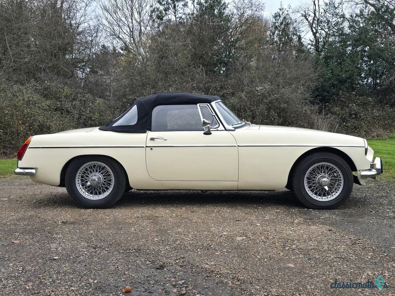 1973' MG MGB photo #5