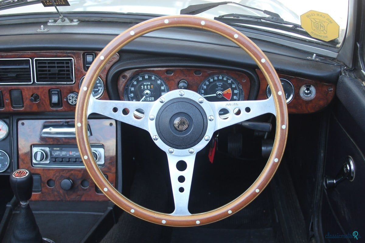 1973' MG MGB photo #4