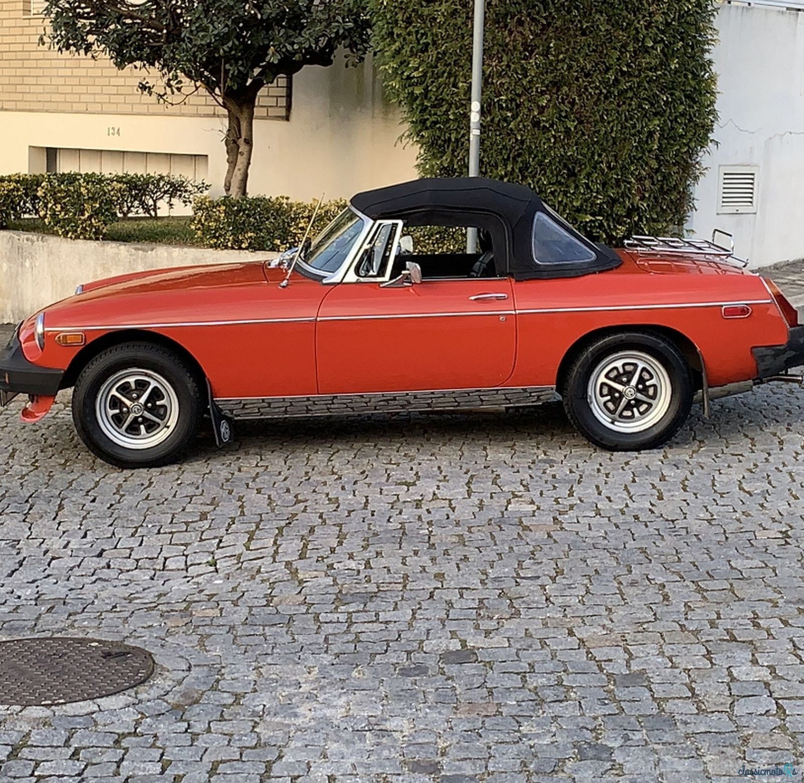 1975' MG MGB photo #1