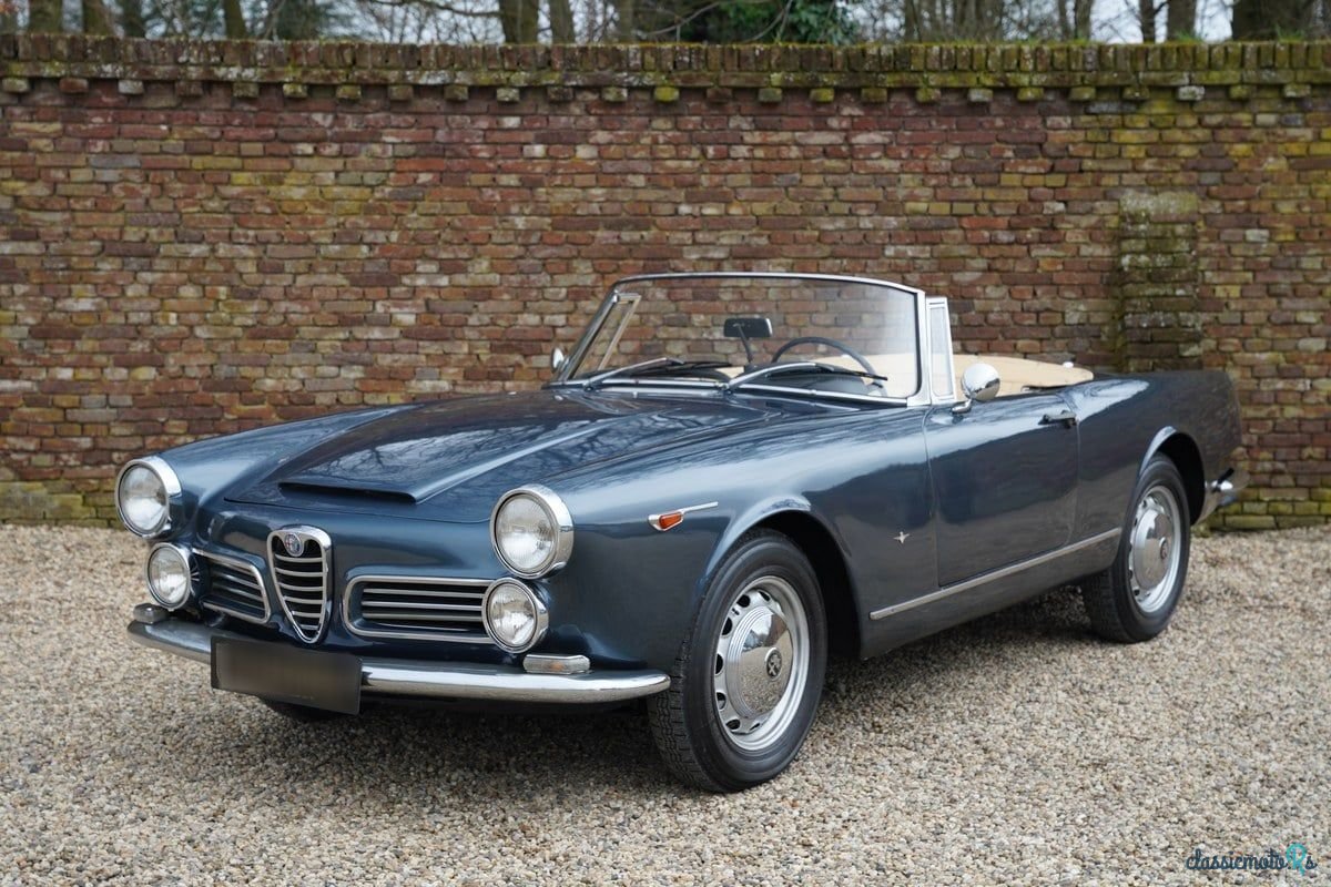 1962' Alfa Romeo 2600 Spider photo #1