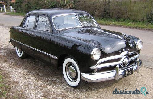1949' Ford Custom Sedan photo #1