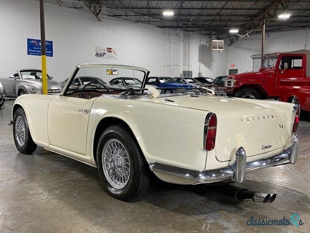 1965' Triumph TR4 photo #4