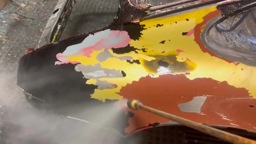 Watch in Awe as This Acid-Dipped Porsche 911 Sheds Away Years of Paint