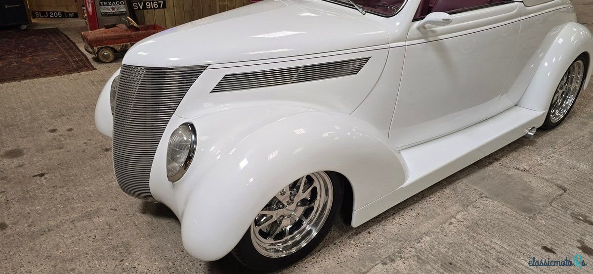 1937' Ford Custom photo #3