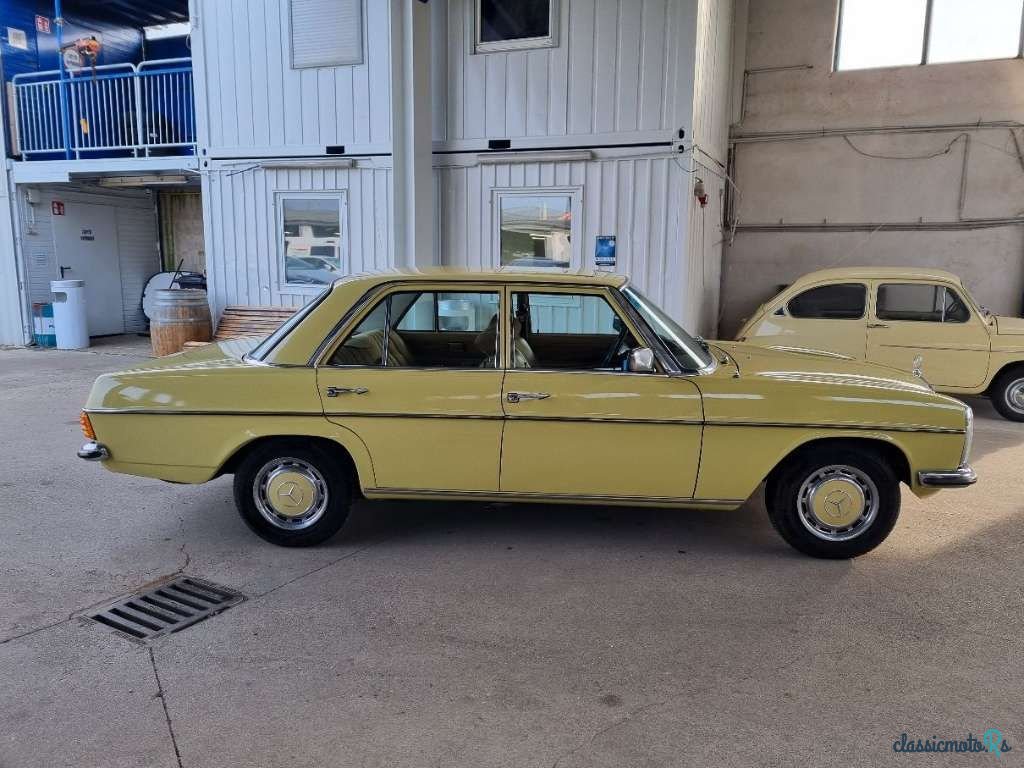 1976' Mercedes-Benz 240D photo #4