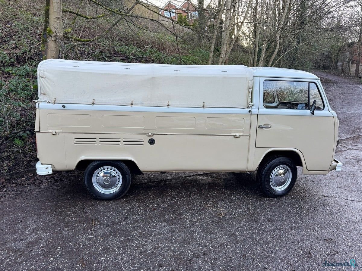 1973' Volkswagen Type 2 photo #2