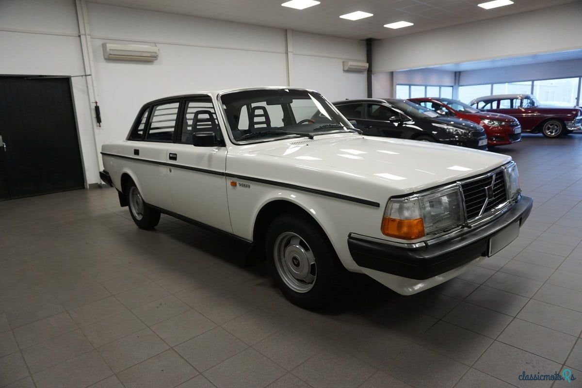 1984' Volvo 244 photo #3
