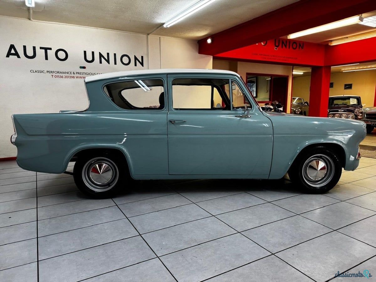 1967' Ford Anglia photo #5