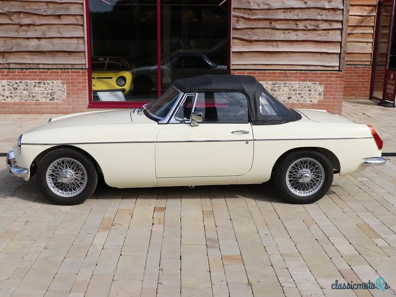 1970' MG MGB photo #4