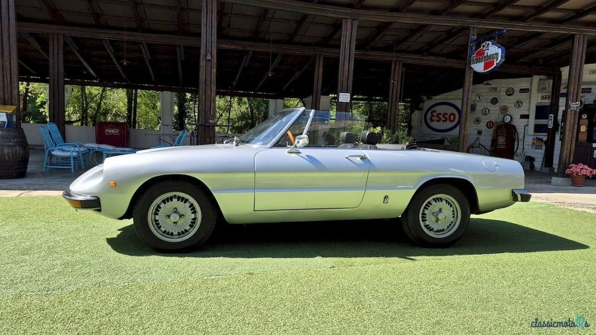 1976' Alfa Romeo Spider (Duetto) photo #2
