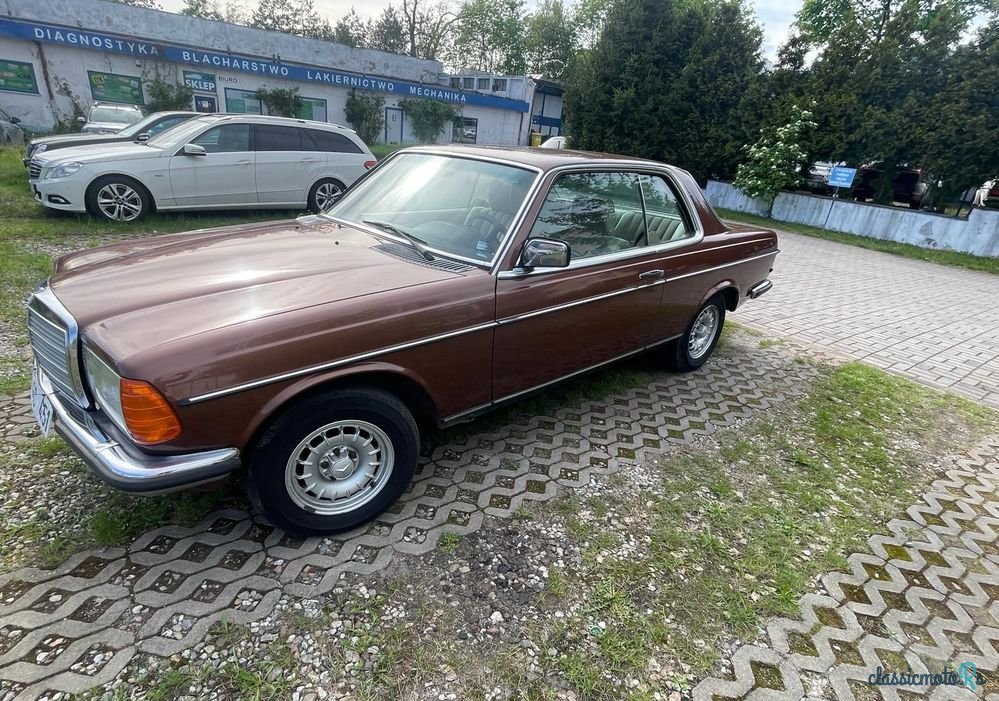 1974' Mercedes-Benz W123 photo #3